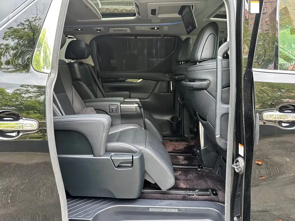Toyota Vellfire — миниатюра 13