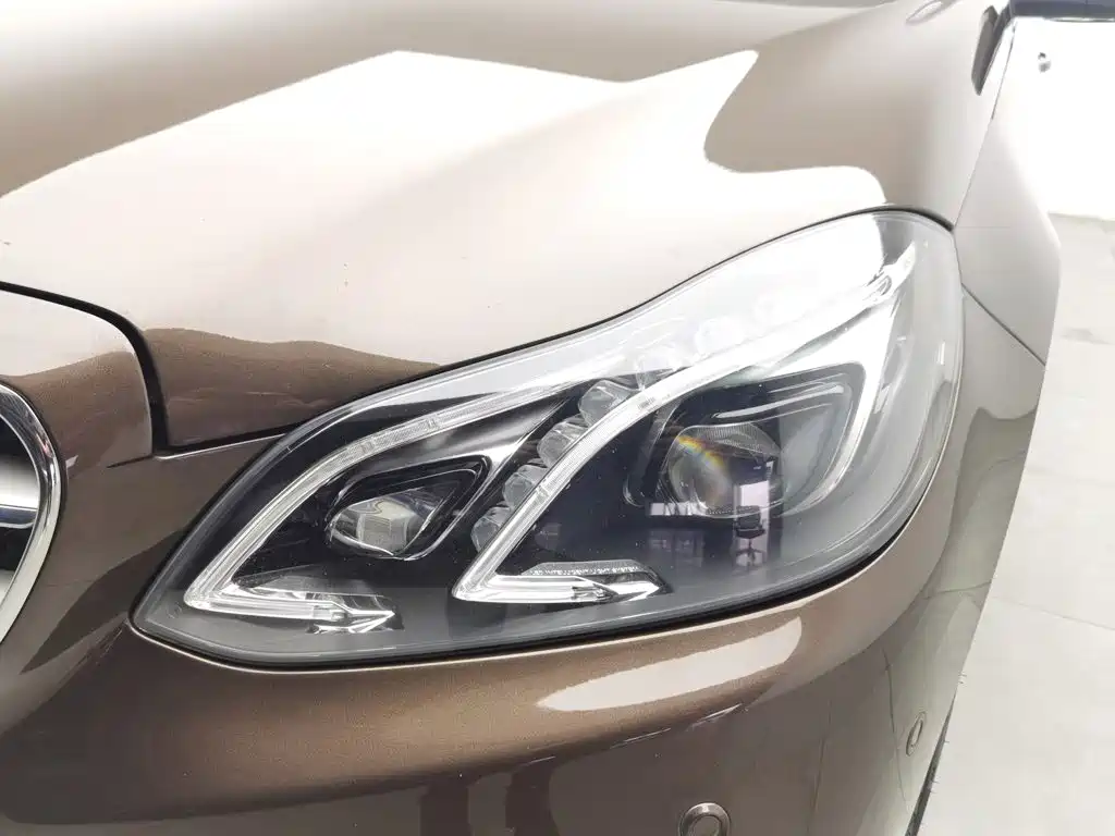 Mercedes-Benz E-Class — миниатюра 7