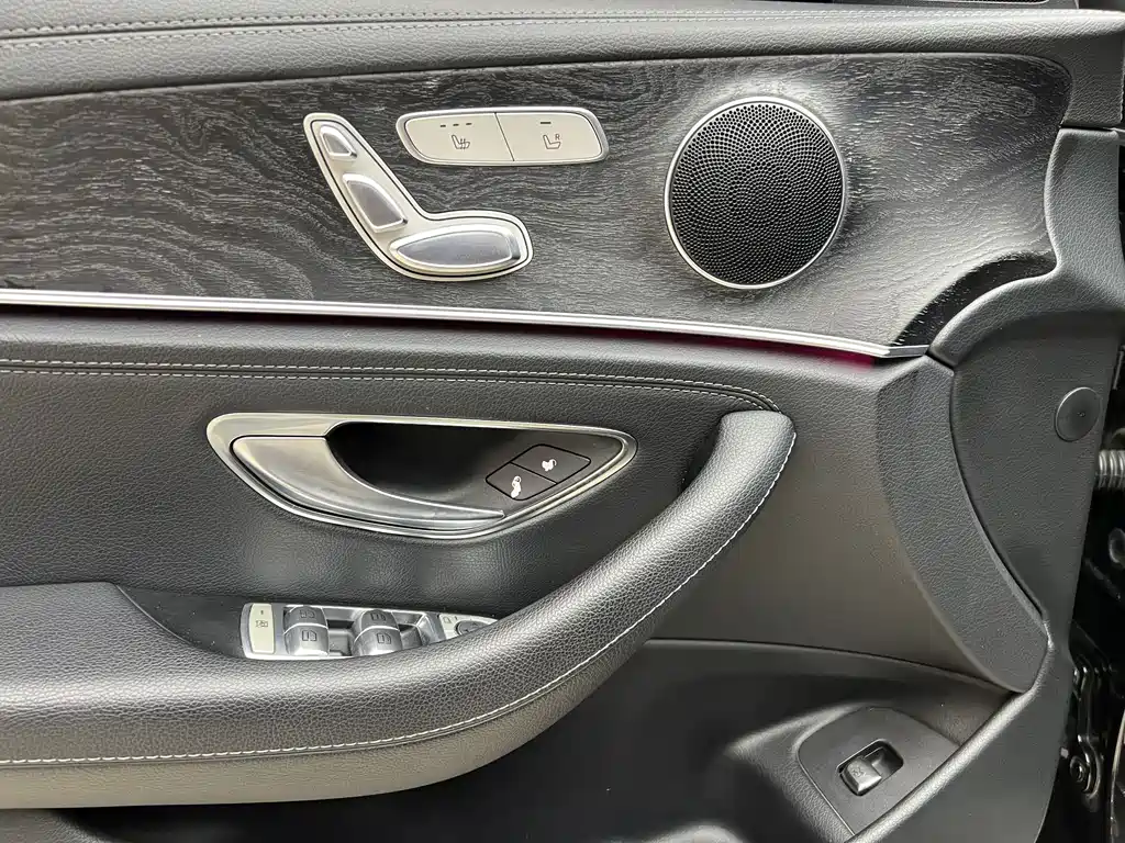 Mercedes-Benz E-Class — миниатюра 7