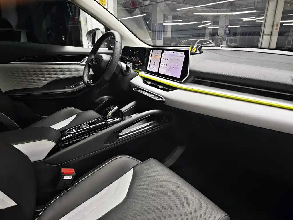 Geely Binyue — миниатюра 10
