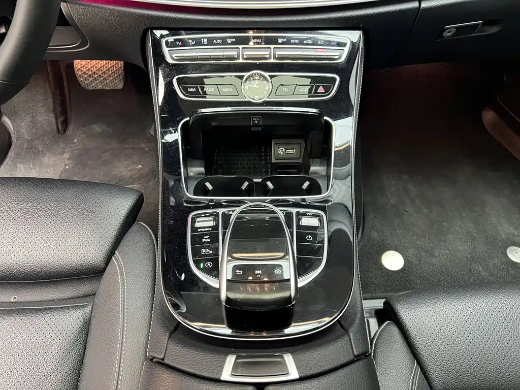 Mercedes-Benz E-Class — миниатюра 9