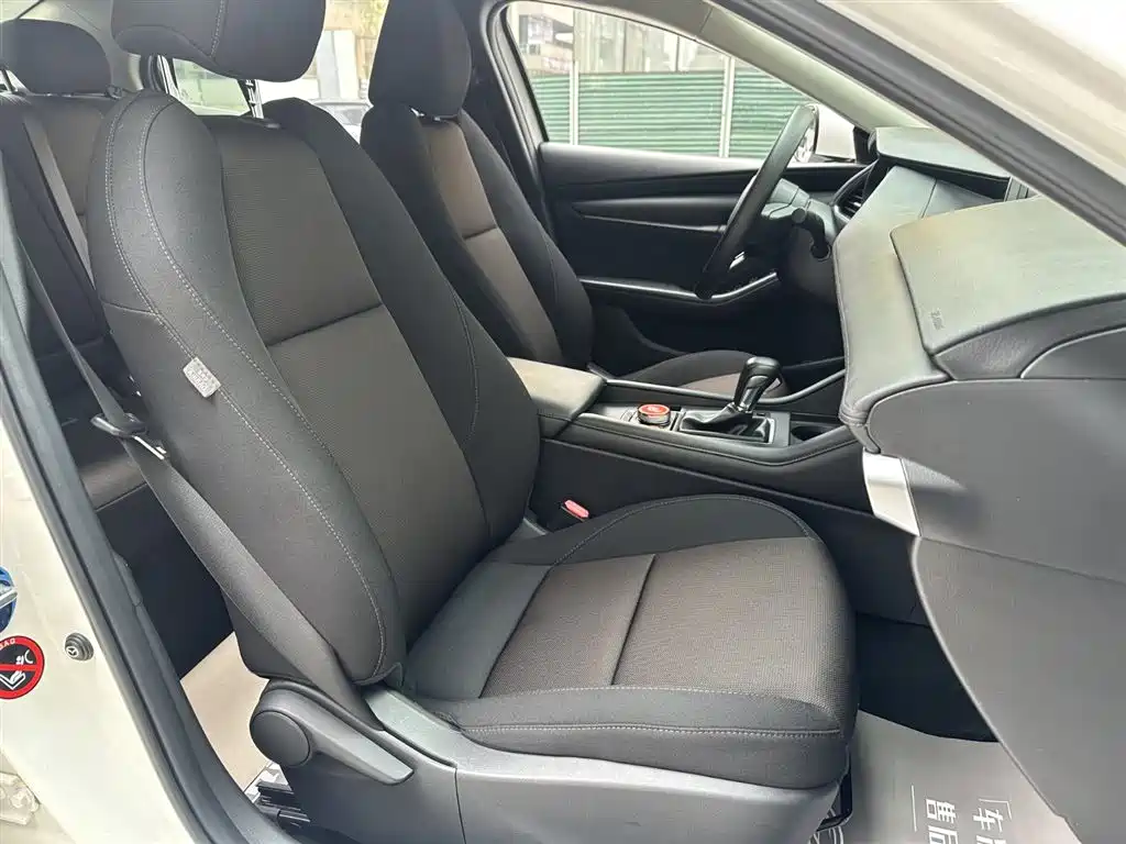 Mazda Mazda3 3 2021 1.5L AT