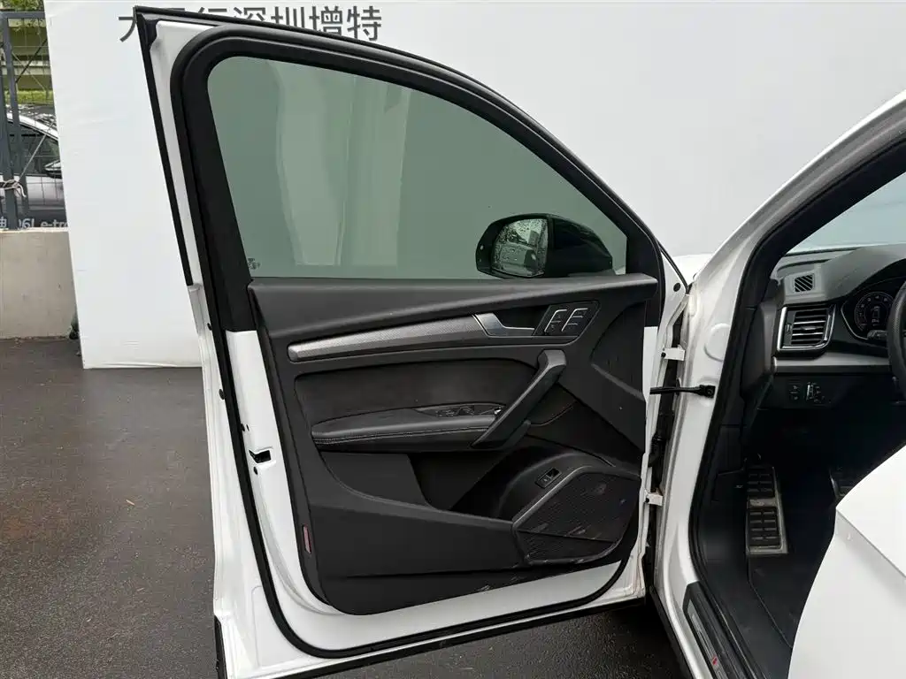Audi Q5L Sportback — миниатюра 10