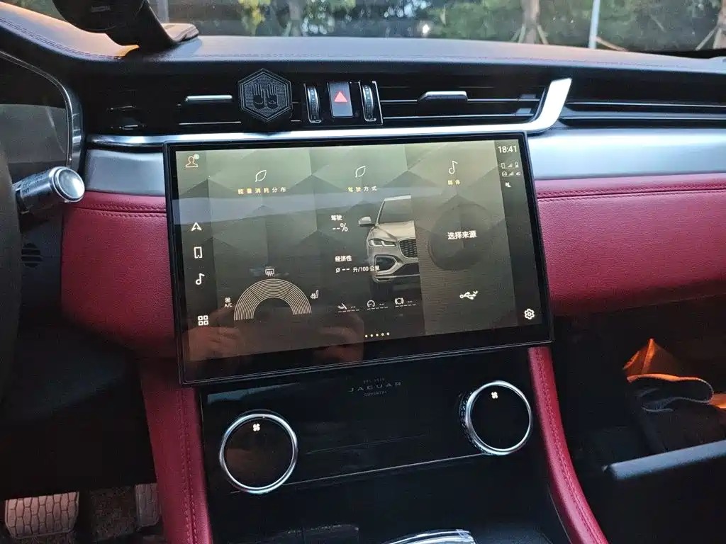 Jaguar F-PACE — миниатюра 9