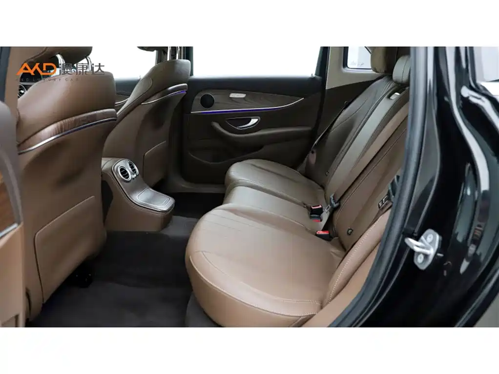 Mercedes-Benz E-Class — миниатюра 7