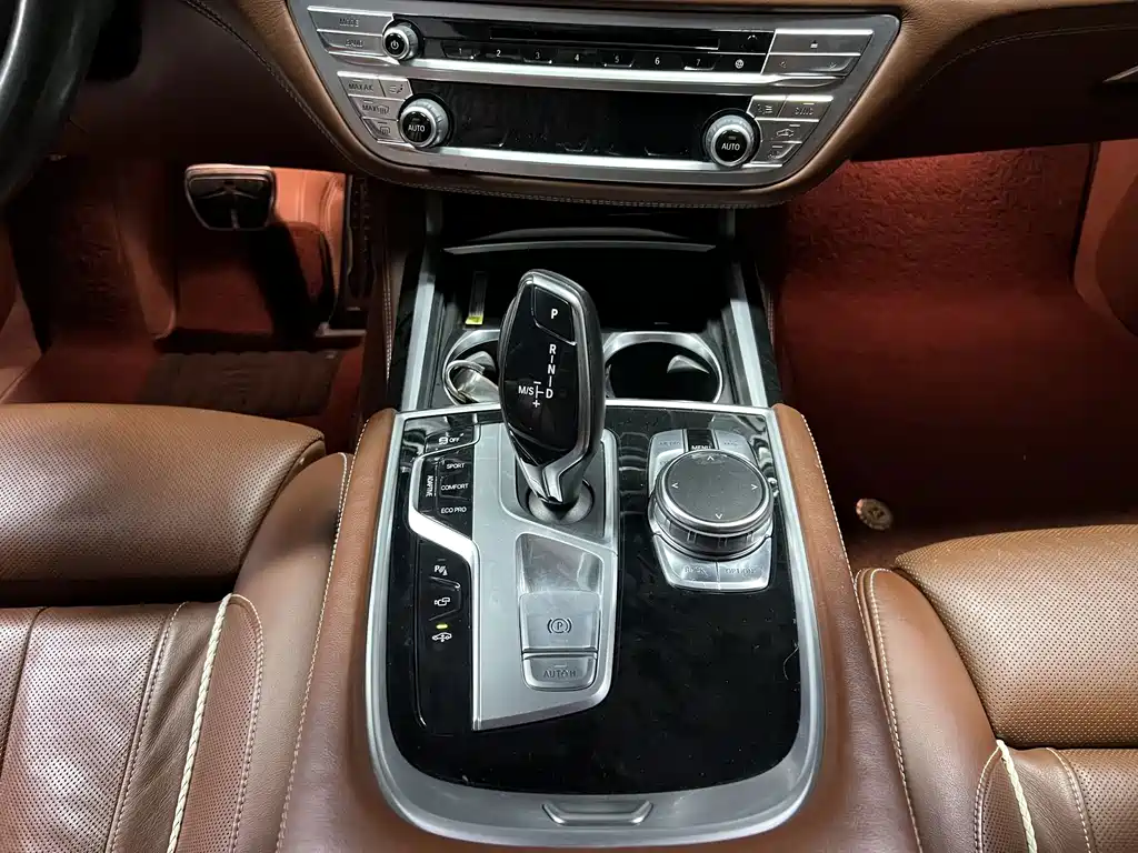 BMW 7 Series — миниатюра 3