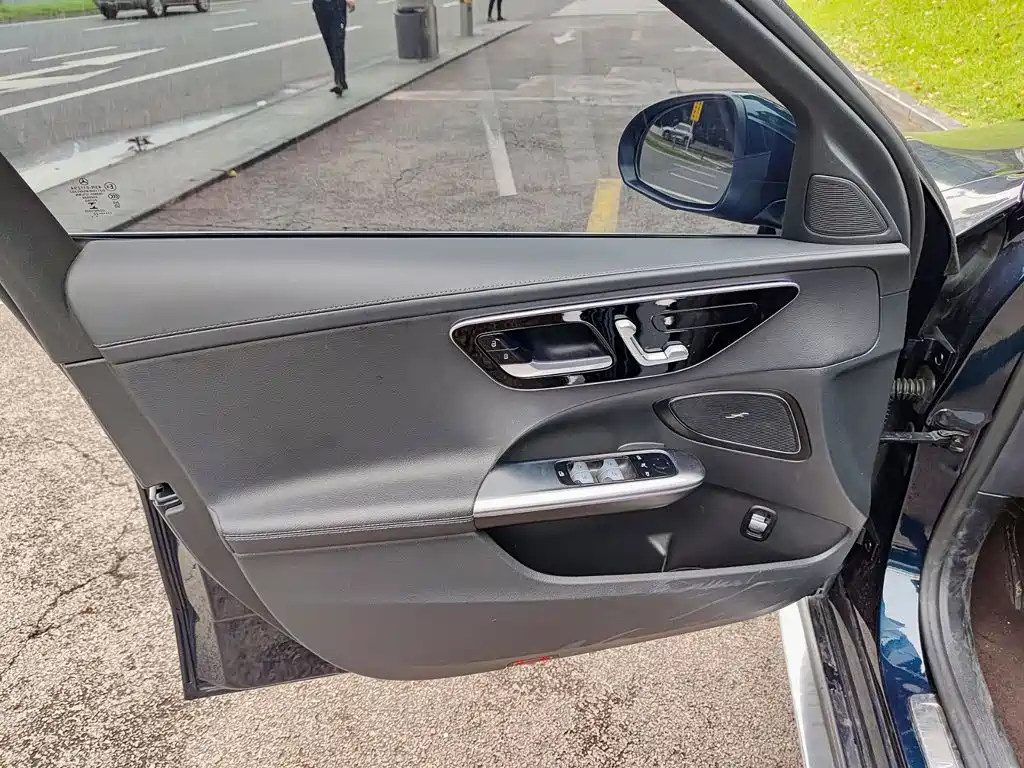 Mercedes-Benz C-Class — миниатюра 6