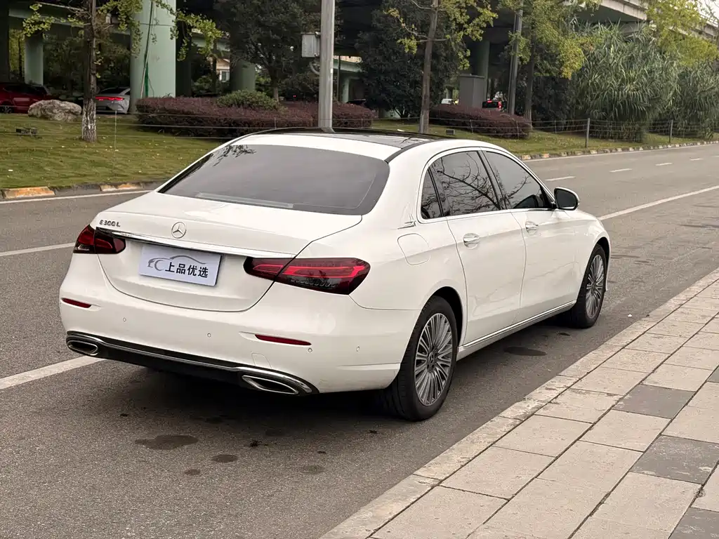 Mercedes-Benz E-Class — миниатюра 5