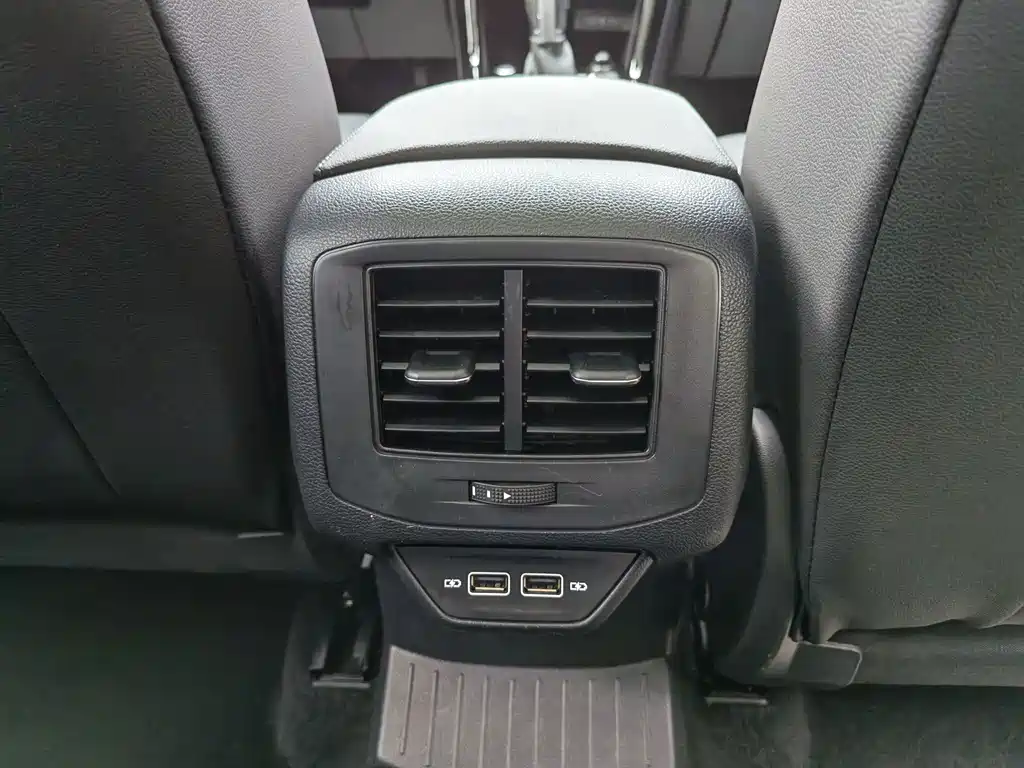 Volkswagen T-Roc — миниатюра 12