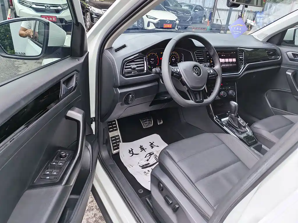 Volkswagen T-Roc — миниатюра 7