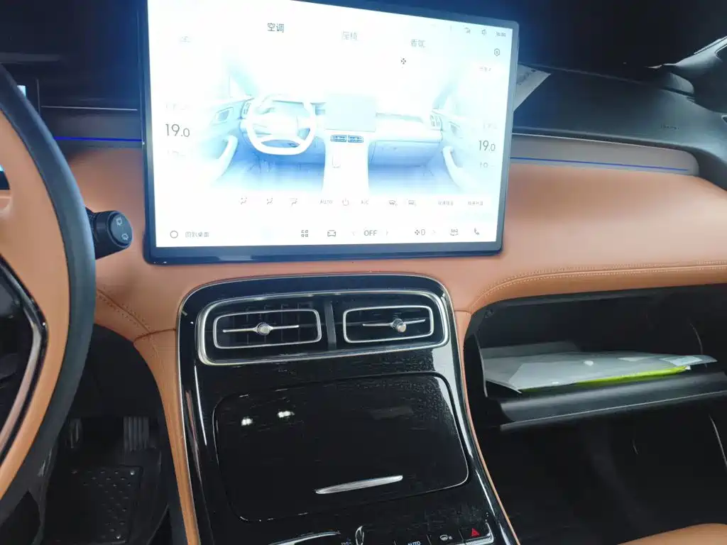 Geely Boyue L — миниатюра 10