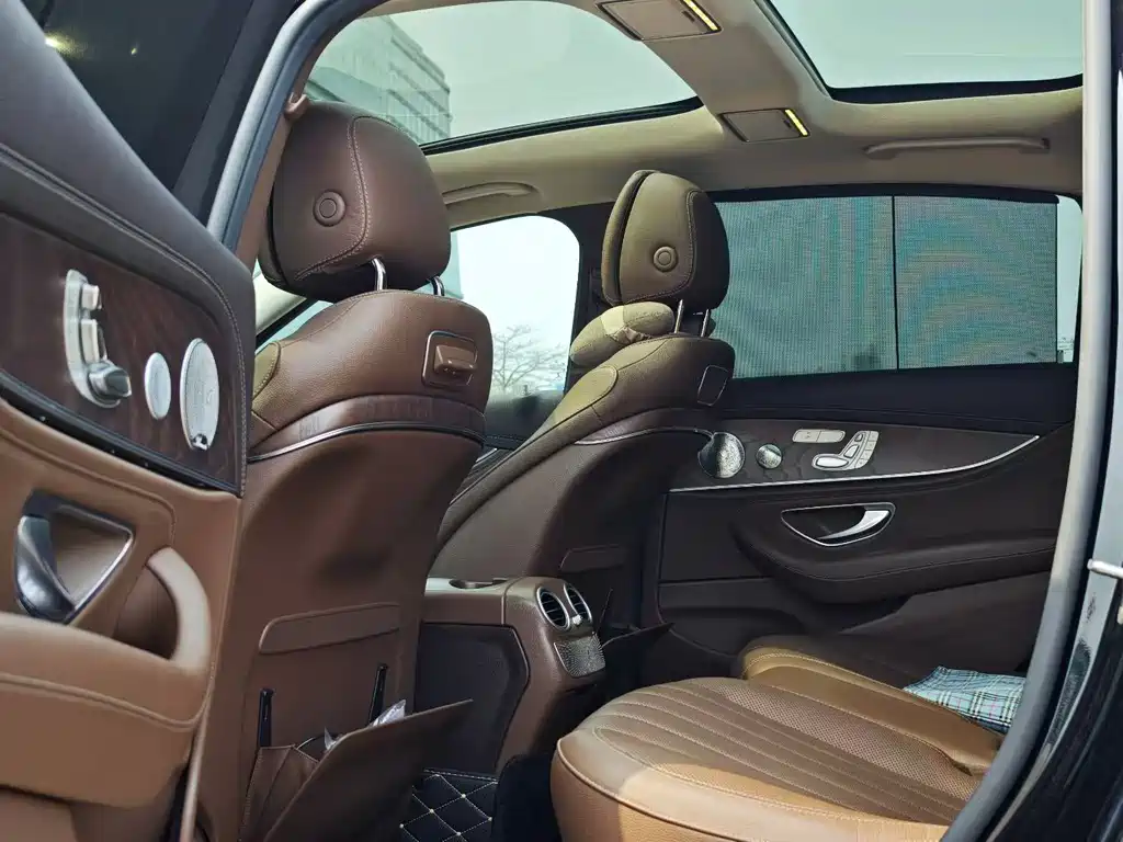 Mercedes-Benz E-Class — миниатюра 10