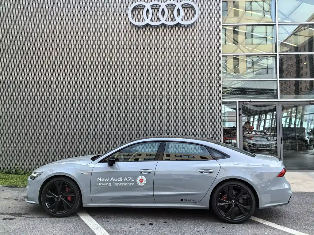 Audi A7L — миниатюра 9