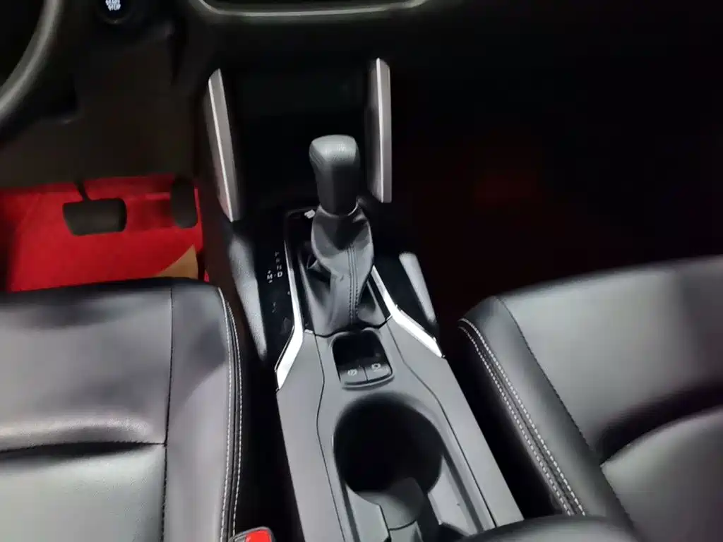 Toyota Corolla Cross — миниатюра 14