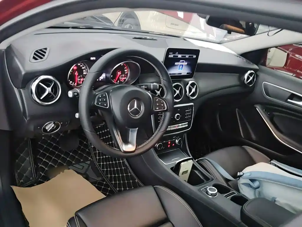 Mercedes-Benz GLA — миниатюра 10
