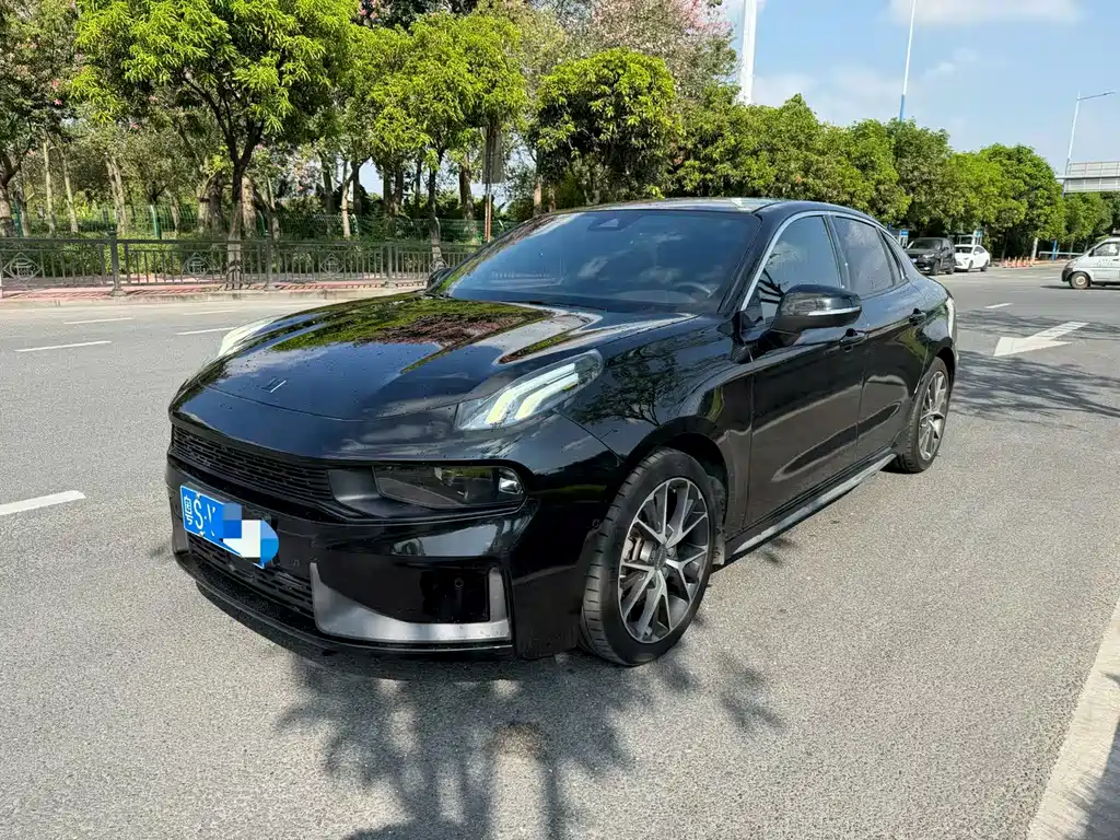 Lynk & Co 03