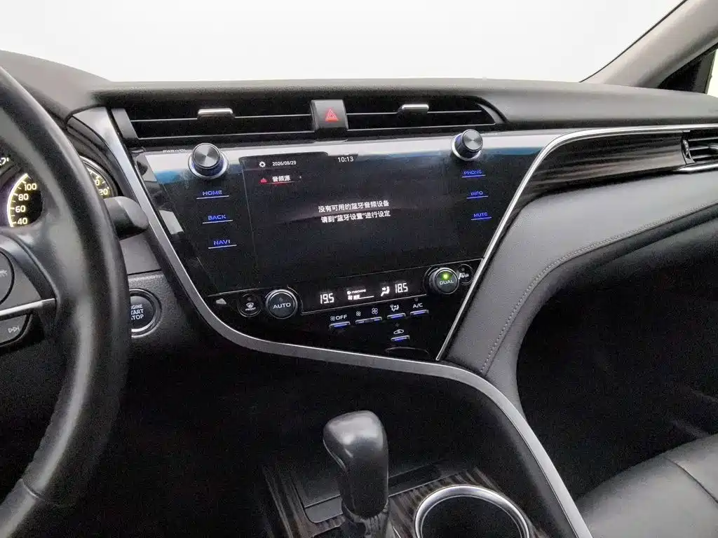 Toyota Camry — миниатюра 12