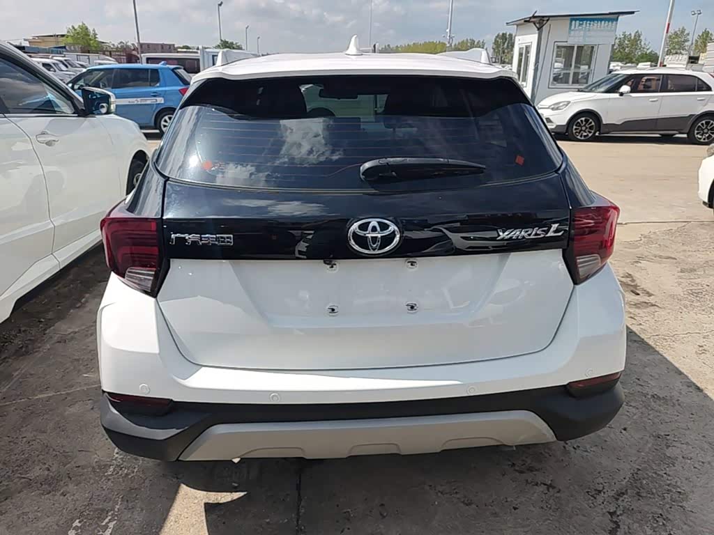 Toyota YARiS L Zhi Xuan 1.5 л 2021 г. Белый, пробег 44300 км