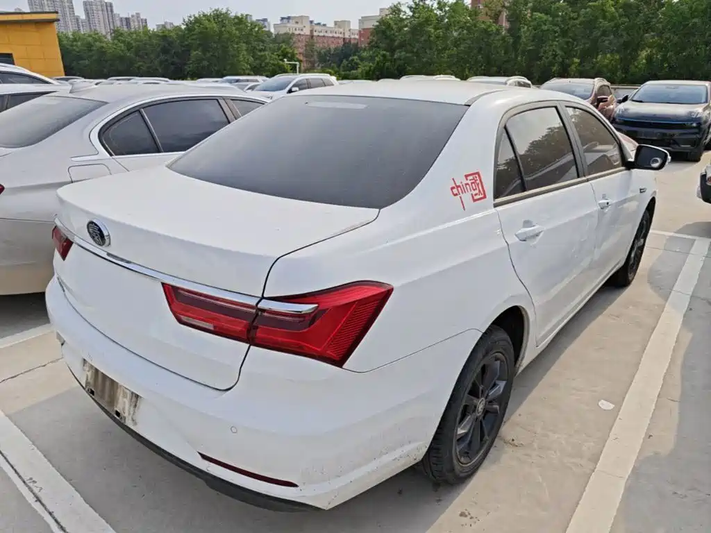 BYD Qin — миниатюра 7