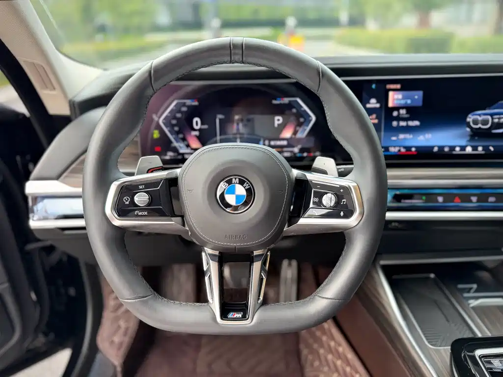 BMW 7 Series — миниатюра 11