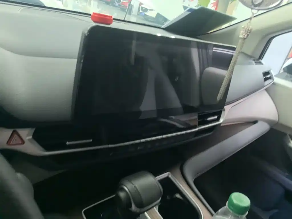 Toyota Sienna — миниатюра 13