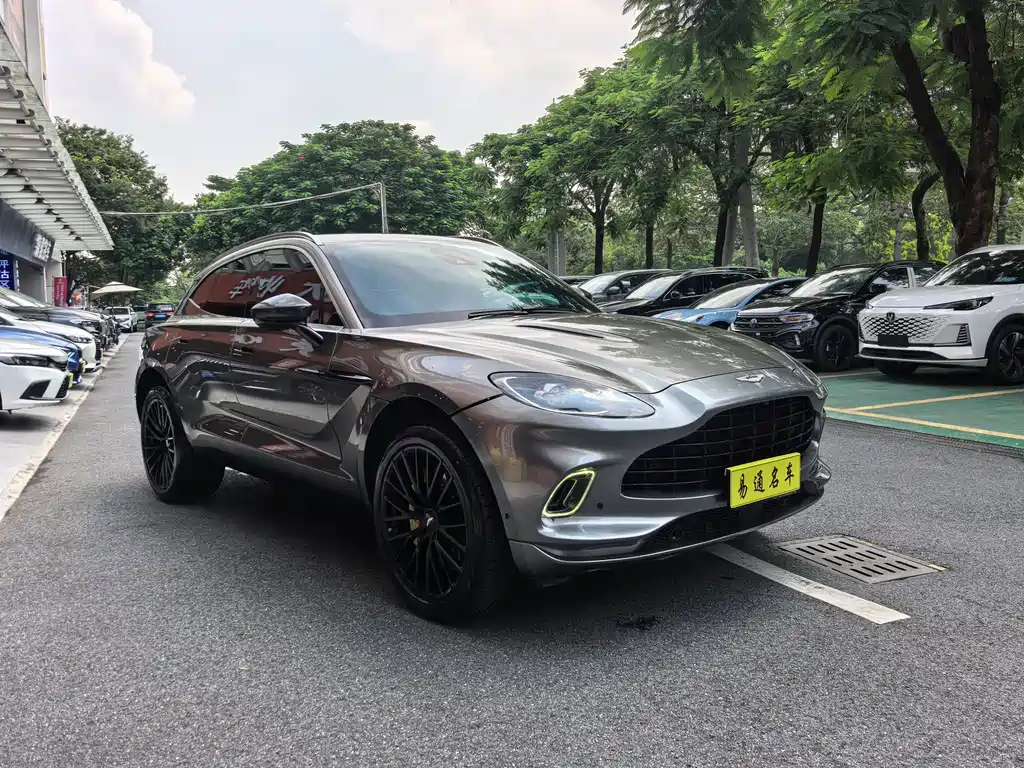 Aston Martin DBX — миниатюра 3