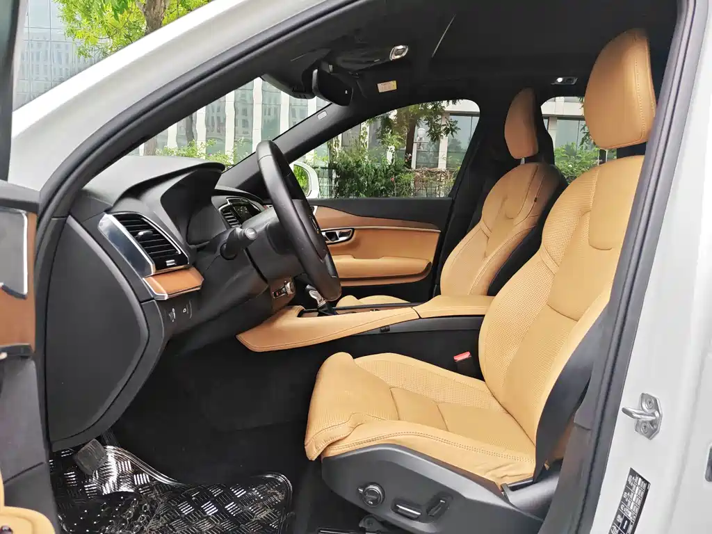 Volvo XC90 2015 T6 7 мест