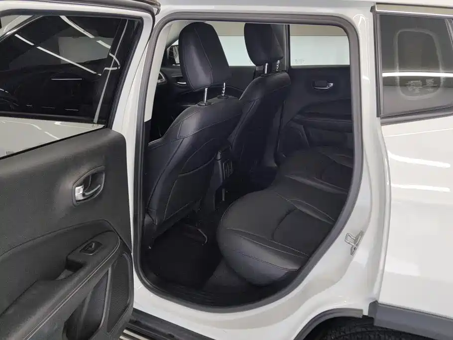 Jeep Compass — миниатюра 11