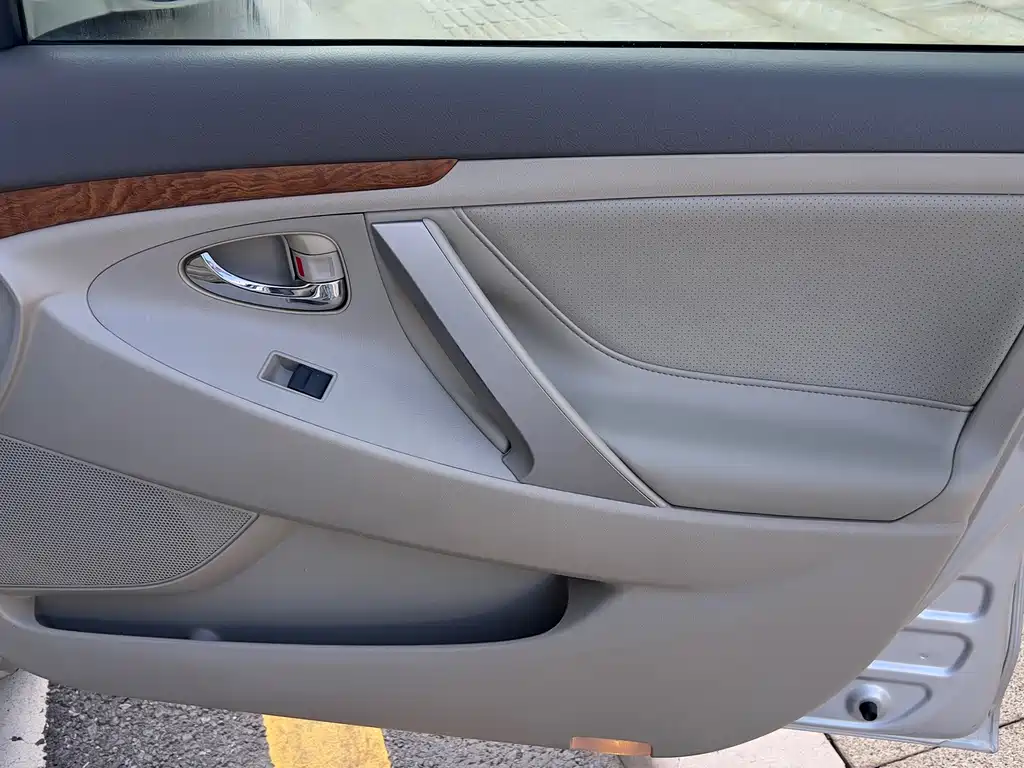 Toyota Camry — миниатюра 19