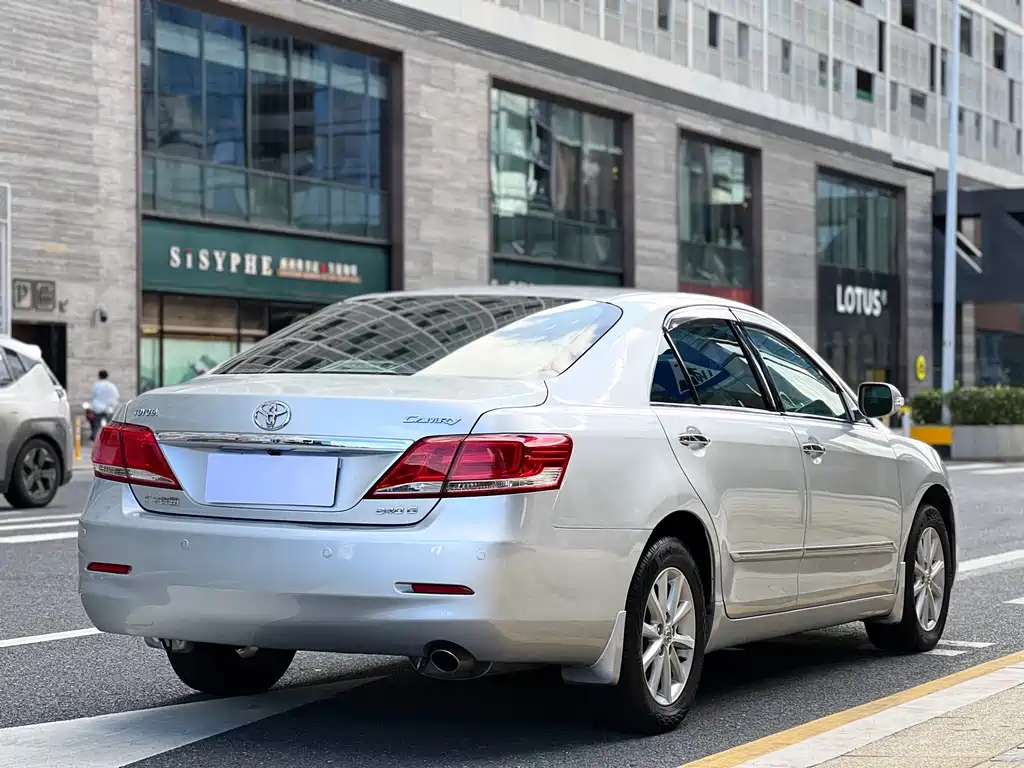 Toyota Camry — миниатюра 24