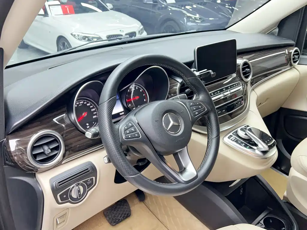 Mercedes-Benz V-Class — миниатюра 14
