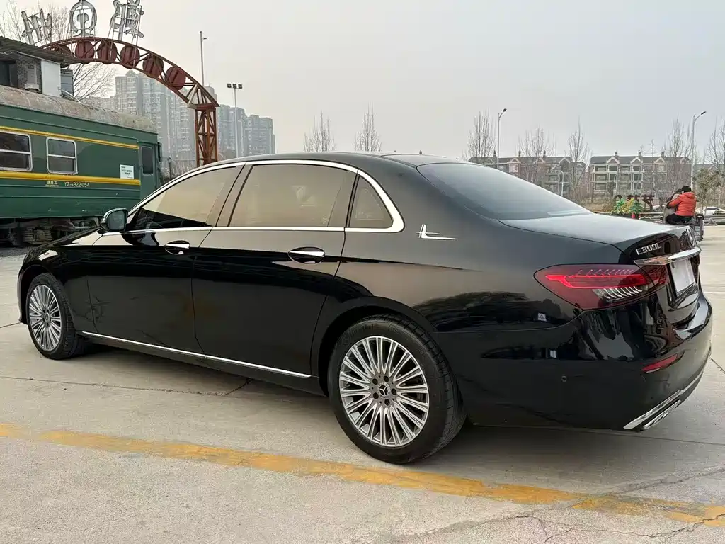 Mercedes-Benz E-Class — миниатюра 5