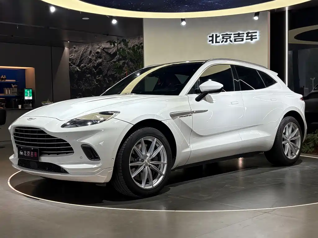 ASTON MARTIN DBX