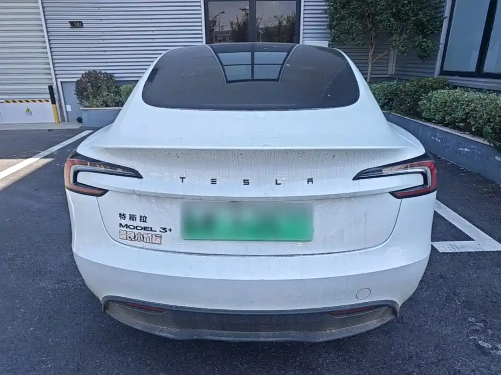 Tesla Model 3 — миниатюра 6