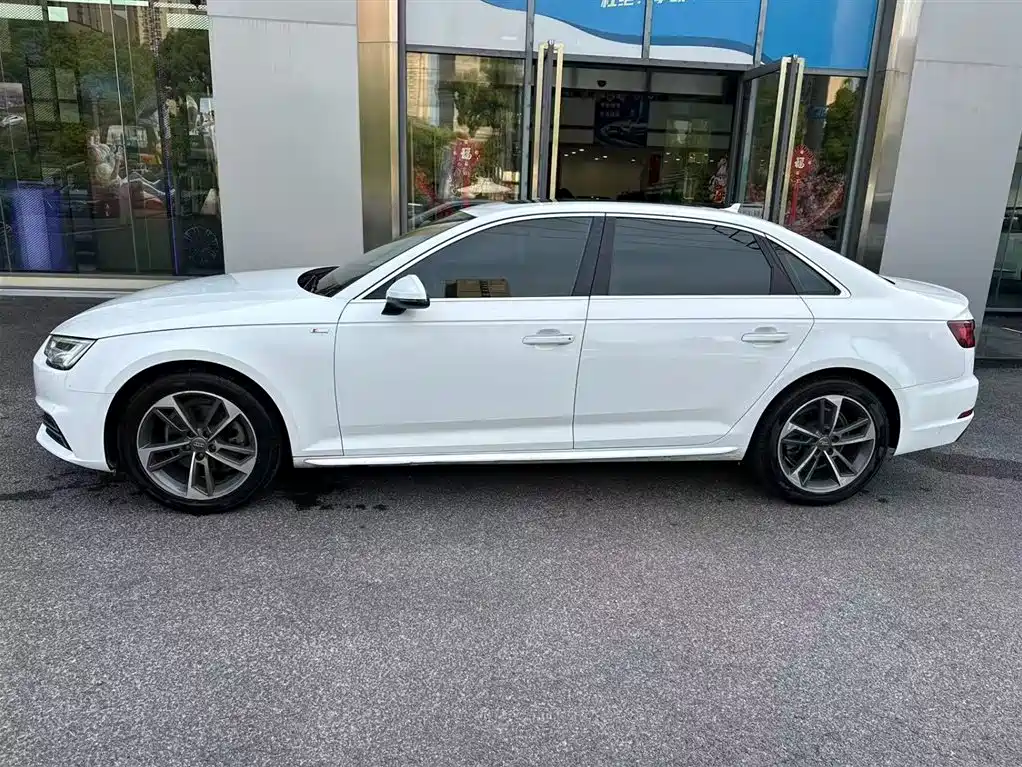 Audi A4L 2019 40 TFSI Fashion V