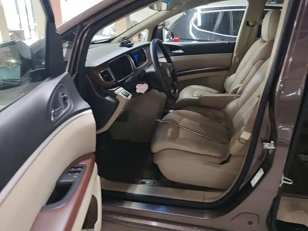 Buick GL8 — миниатюра 16
