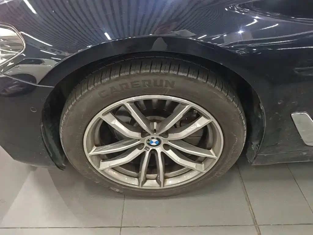 BMW 5 Series — миниатюра 23