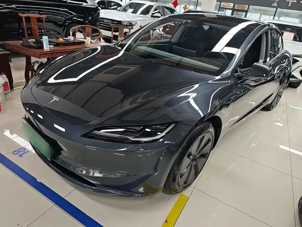Tesla Model 3 2024