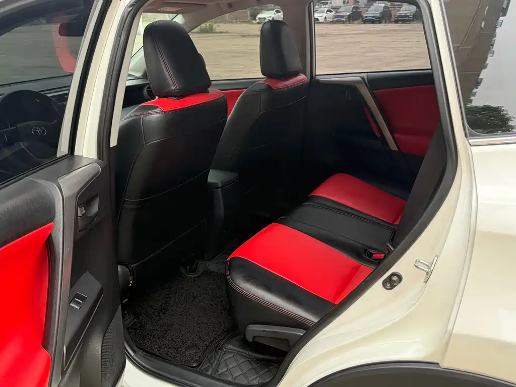 Toyota RAV4 — миниатюра 11