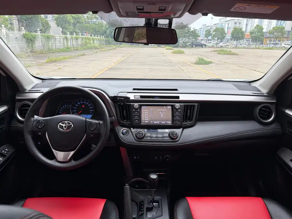 Toyota RAV4 — миниатюра 14