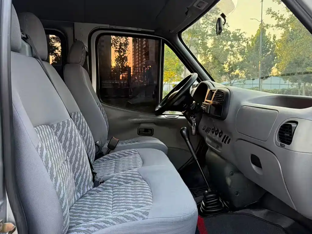 Ford Transit Classic — миниатюра 8