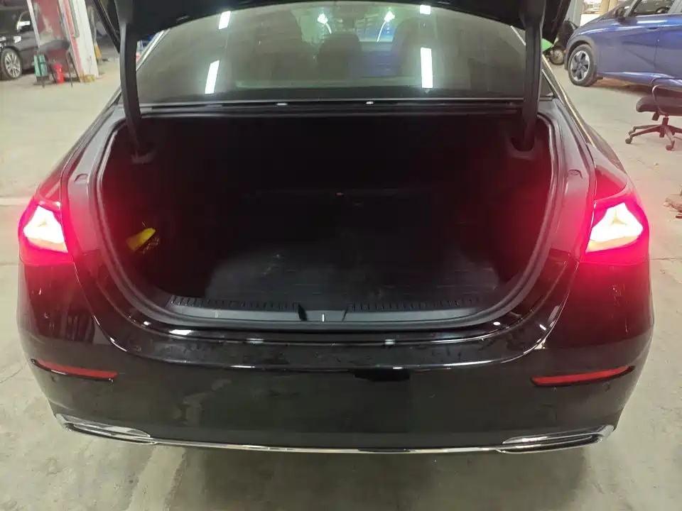 Mercedes-Benz E-Class — миниатюра 10