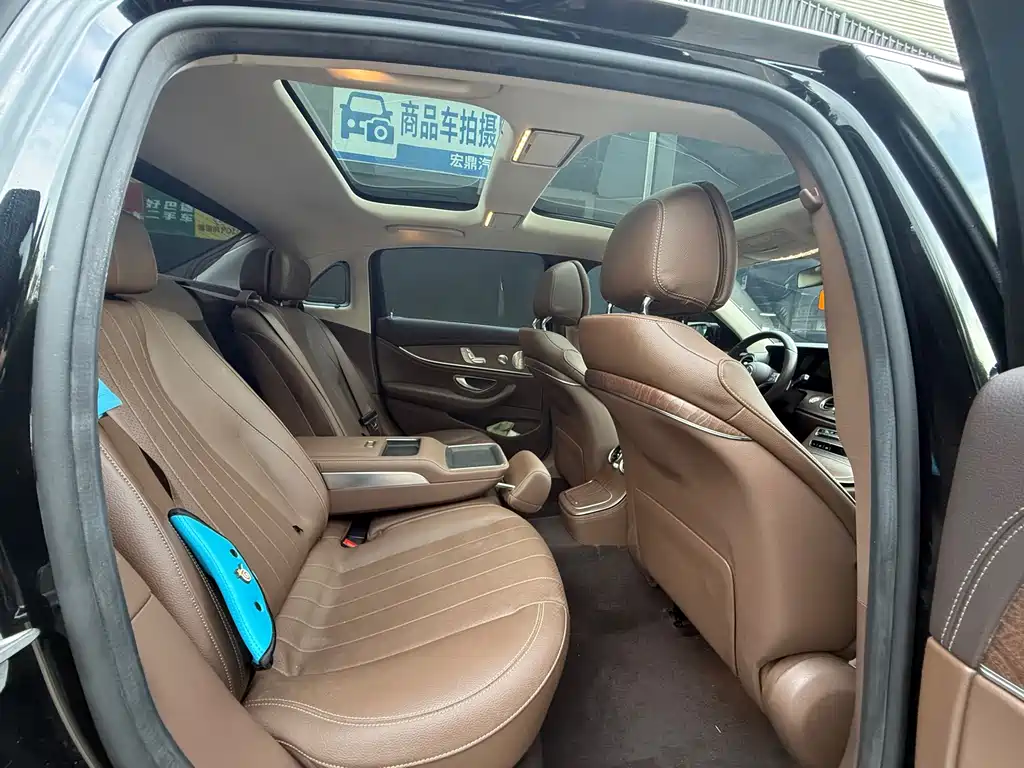 Mercedes-Benz E-Class — миниатюра 7