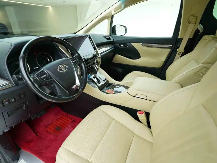 Toyota Alphard — миниатюра 9