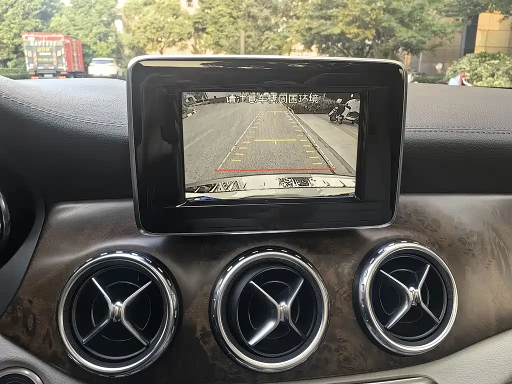 Mercedes-Benz GLA — миниатюра 12