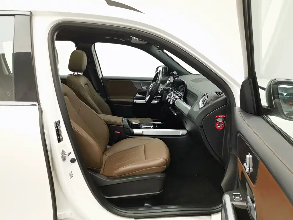 Mercedes-Benz GLB — миниатюра 23