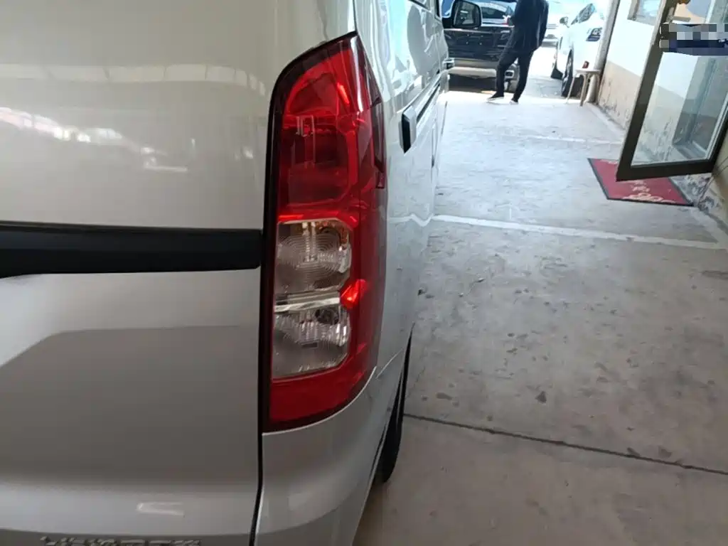 Wuling Hongguang V — миниатюра 8