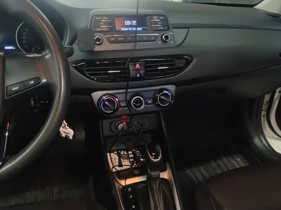 Hyundai Elantra — миниатюра 13