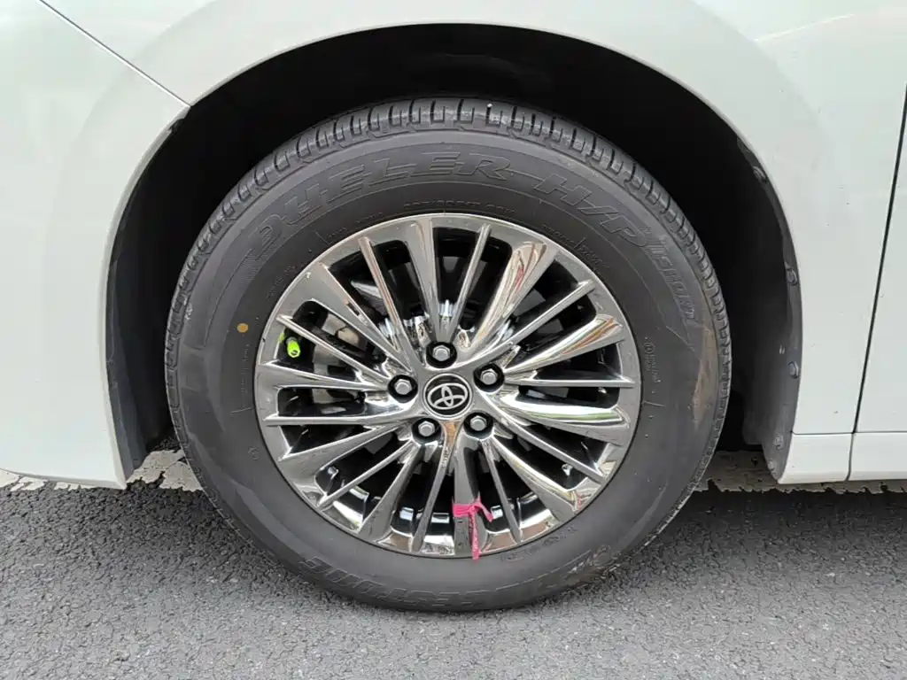 Toyota Alphard — миниатюра 23