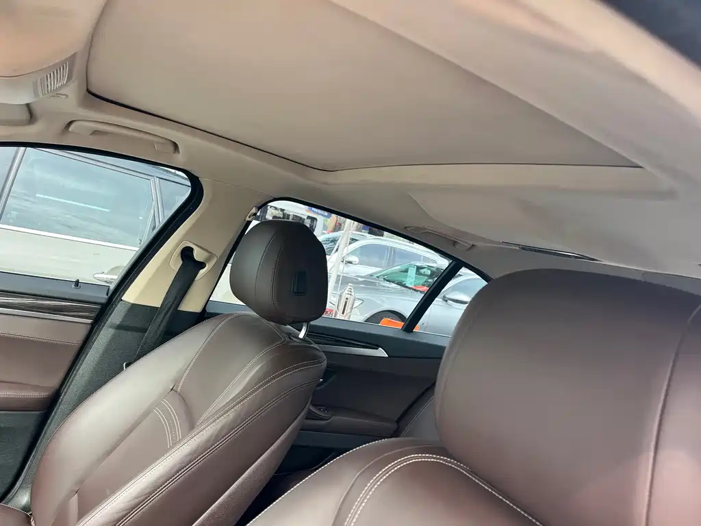 BMW 5 Series — миниатюра 12